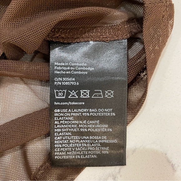 Short Dark Brown T-Shirt by H&M, Mesh, Motif, Women’s (US M) - Picture 6 of 9